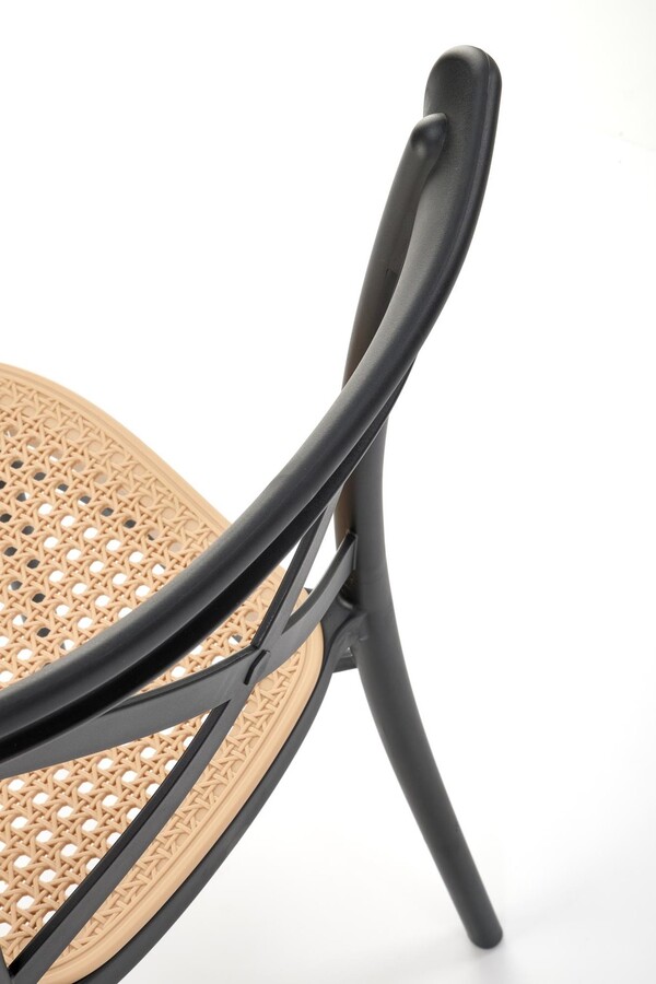 Пластмасов стол – черно